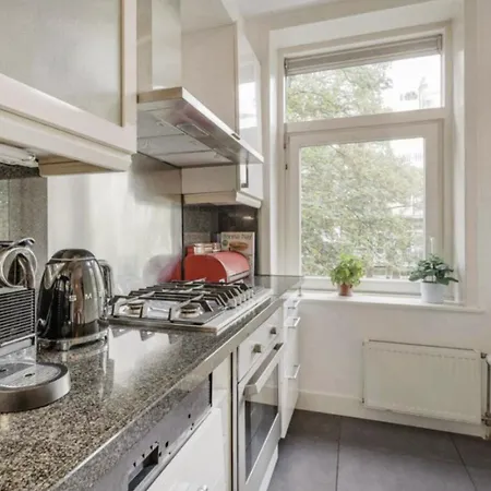Modern 2br In Zuid Perfect For Long 아파트