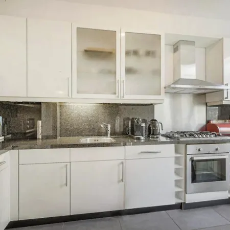 Modern 2br In Zuid Perfect For Long 아파트