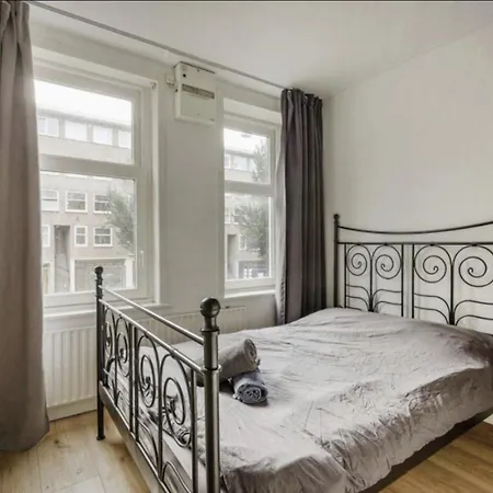 Modern 2br In Zuid Perfect For Long 아파트 *